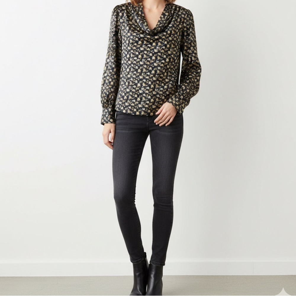 Melrose and Market Navy and Cream Floral Blouse